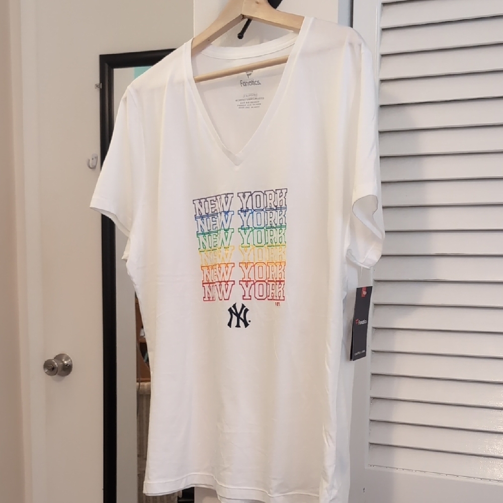 White New York Yankees V-Neck T-Shirt